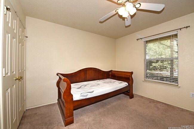 Building Photo - 3202 Eisenhauer Rd