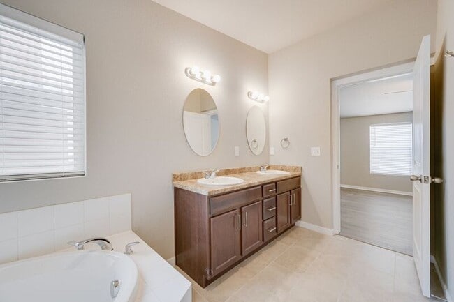 Building Photo - 1512 Tweed St