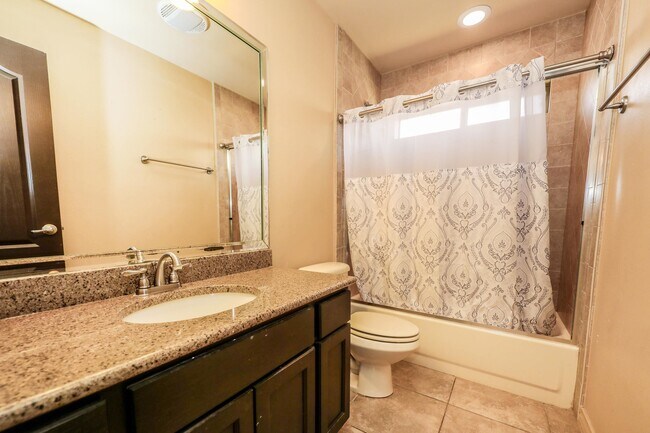 Building Photo - 9813 Sandhill Dr