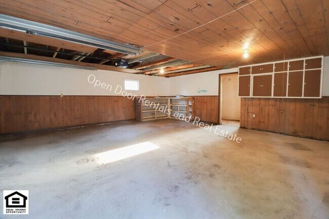 Building Photo - 428 Lincoln Hwy E