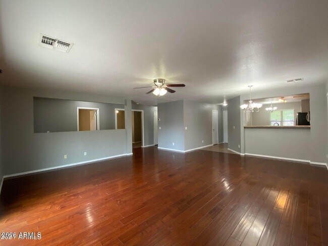 Building Photo - 1117 E Arabian Dr
