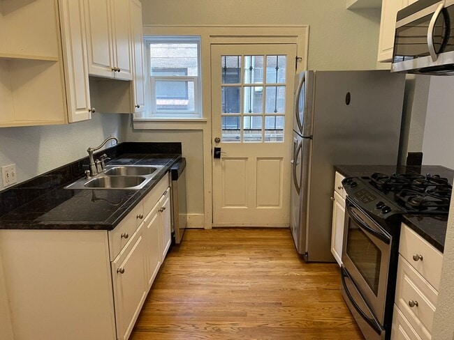 Building Photo - Uptown condo available immediately