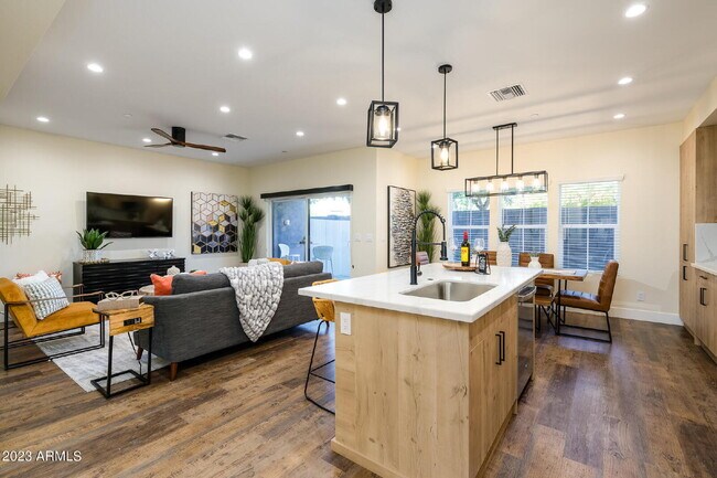 Building Photo - Exclusive Urban Sanctuary—Sophisticated Townhouse in Vibrant Phoenix