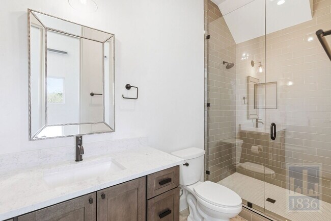 Building Photo - 4701 Sara Dr