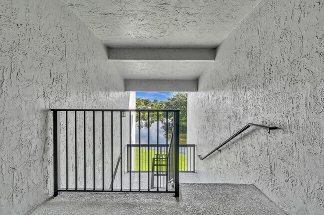 Building Photo - Beautiful 3 bedroom 2 bath condo in Coral Springs