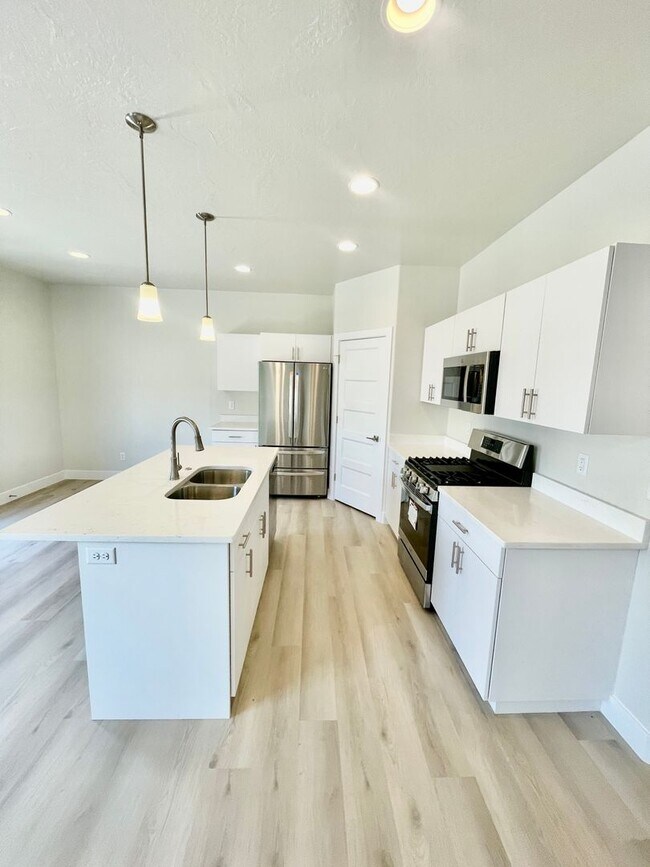 Building Photo - 632 Elmbrook Dr