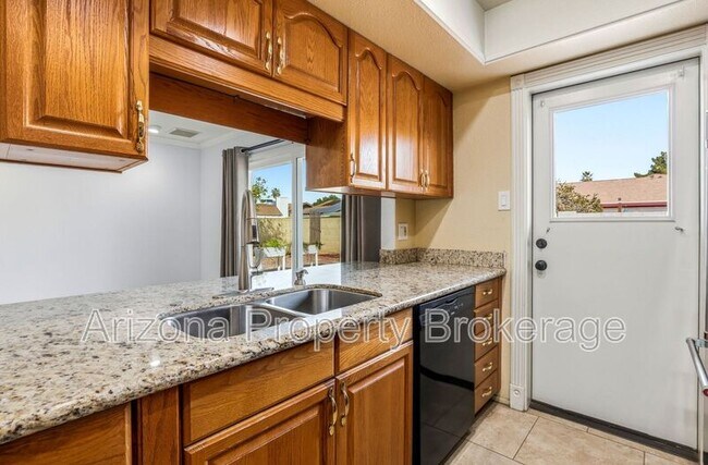 Building Photo - 1704 E Bell De Mar Dr