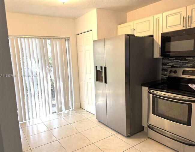 Building Photo - 1260 SE 28th Ct