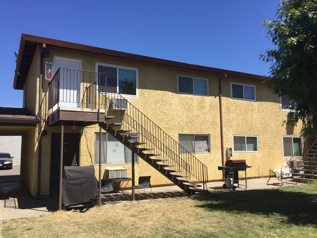 Building Photo - Rio Linda Apartments