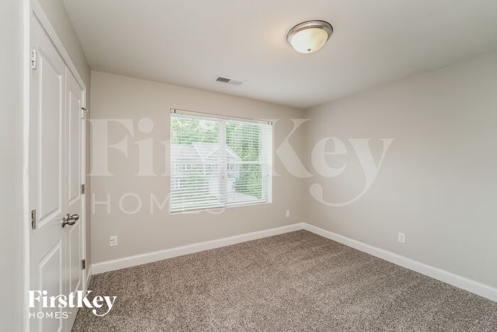Building Photo - 9342 Sloan Forest Dr