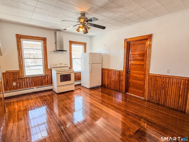 Building Photo - 162 Jubilee St