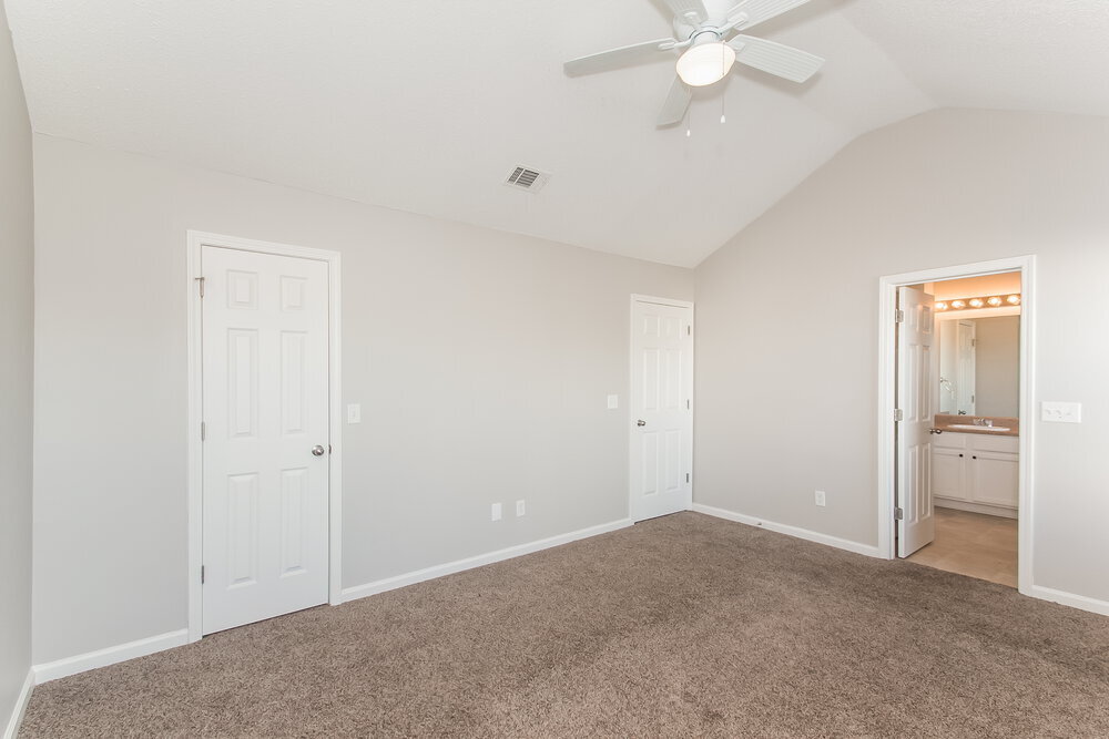 Building Photo - 1883 Roble Dr