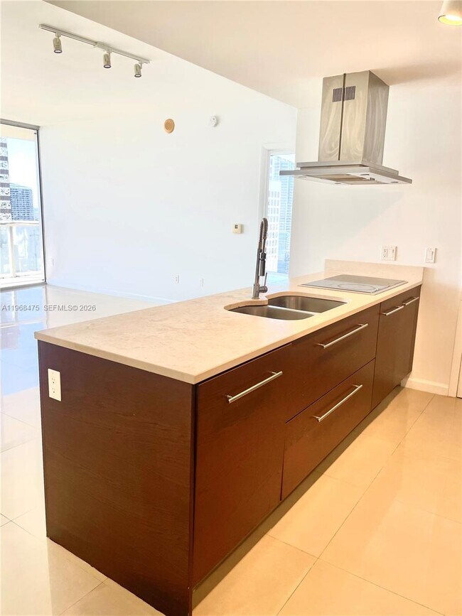 Building Photo - 495 Brickell Ave