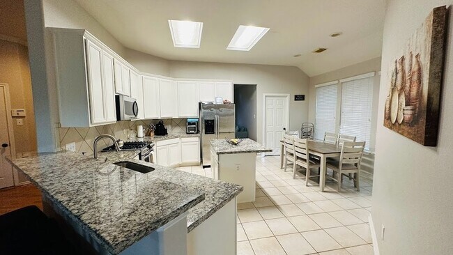 Building Photo - 26 Jewelsford Dr