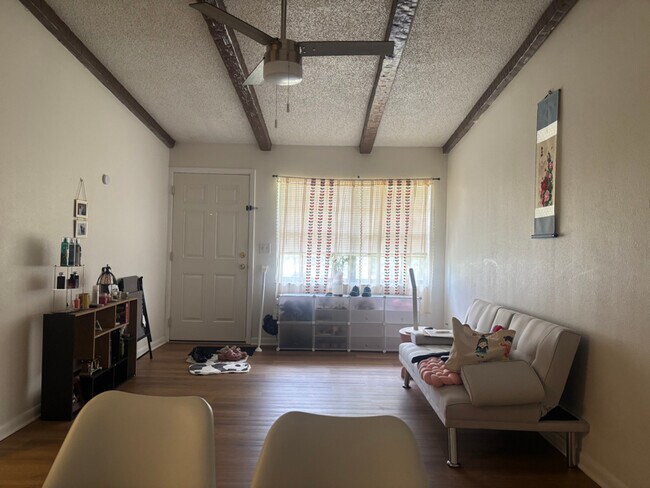 Building Photo - 3067 St Paul Dr