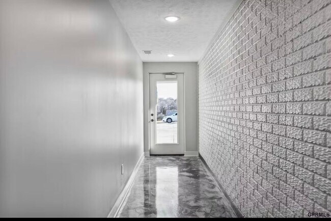 Building Photo - Fully Furnished 2 Master Suites | Luxe Tow...
