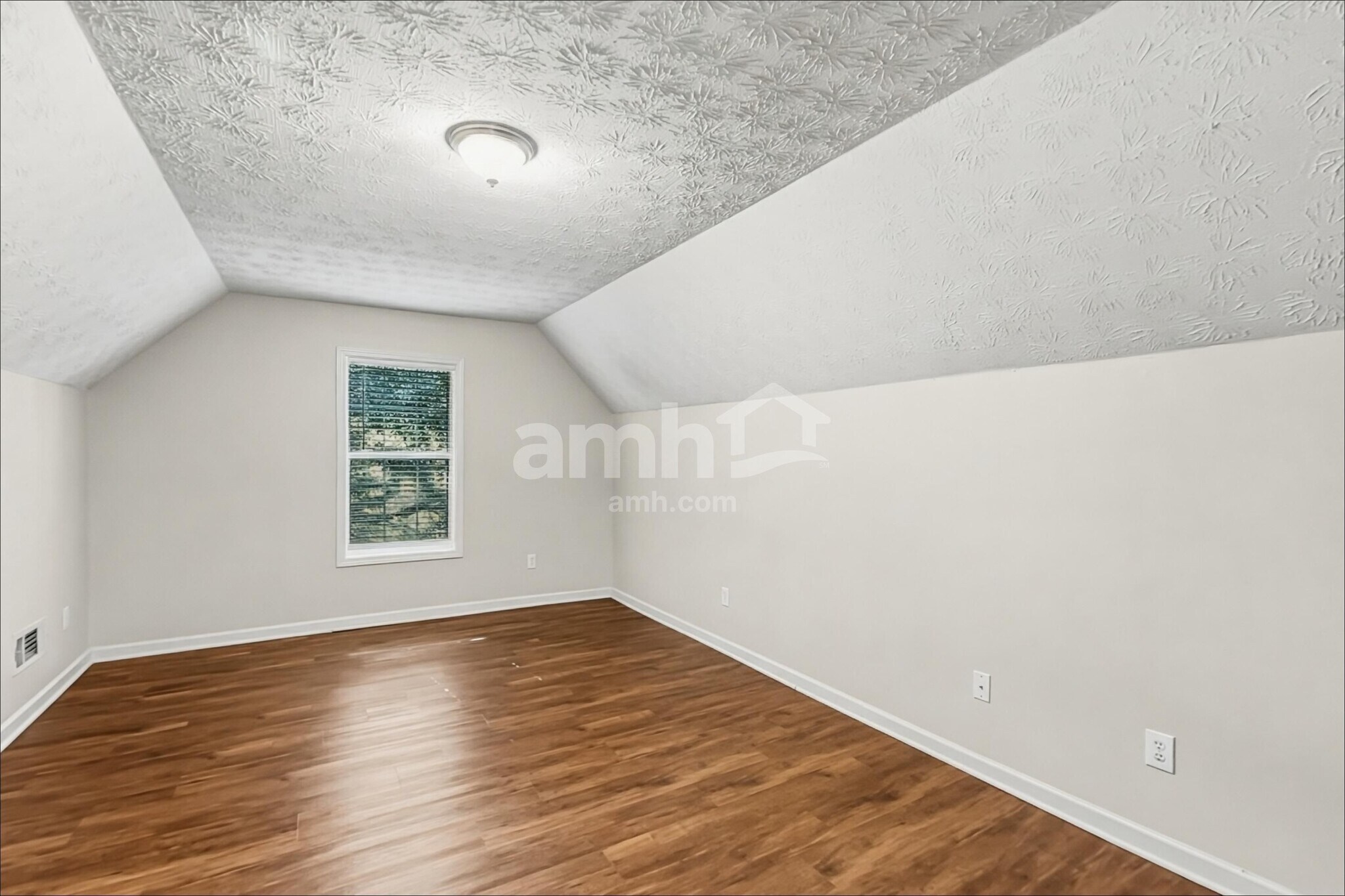 Building Photo - 1552 Armende Cir