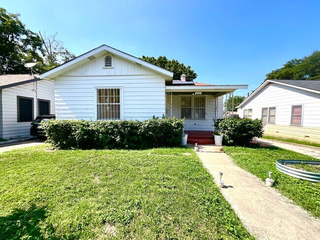 Building Photo - 1627 Schley Ave