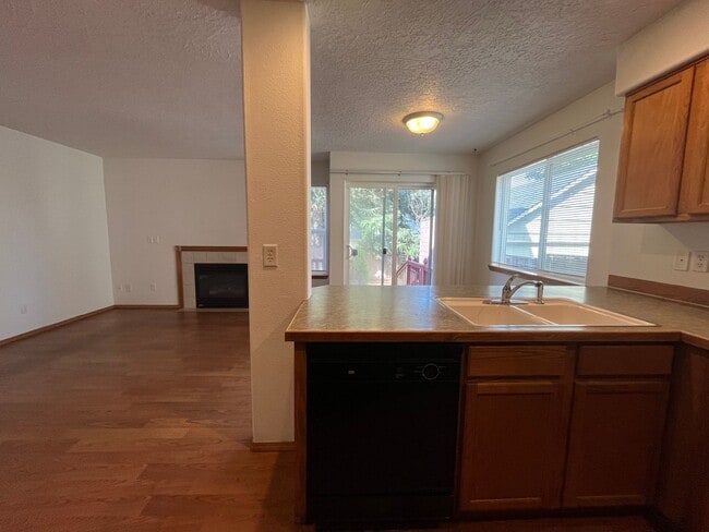 Building Photo - 3-Bedroom, 2-Bath, 1454sq ft Home!