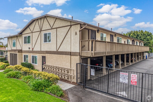 521-535 W Moss St Chula Vista, CA 91911 - Moss Gardens Apartments