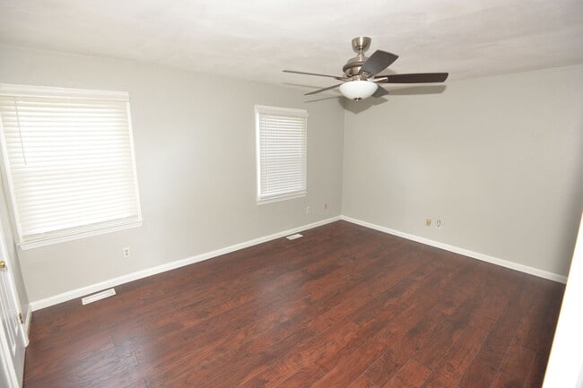 Building Photo - 3 Bedroom Townhome in Kempsville Lakes