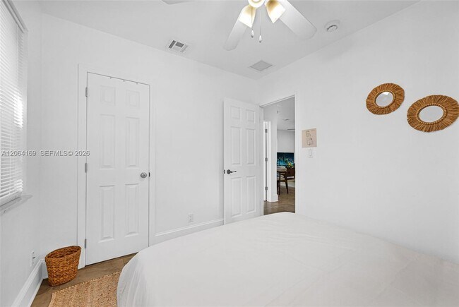Building Photo - 1328 N Andrews Ave