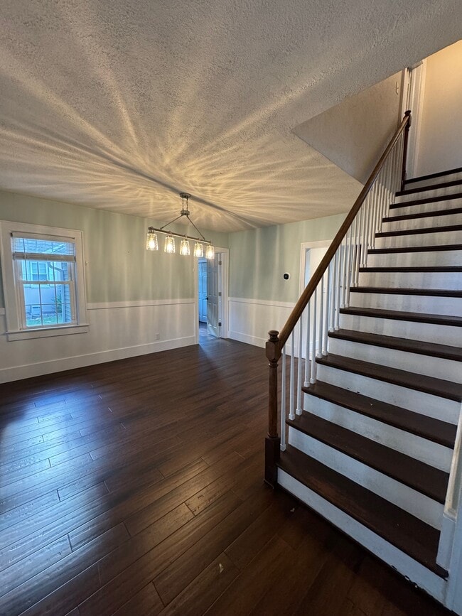 Building Photo - 129 Laurel Rd