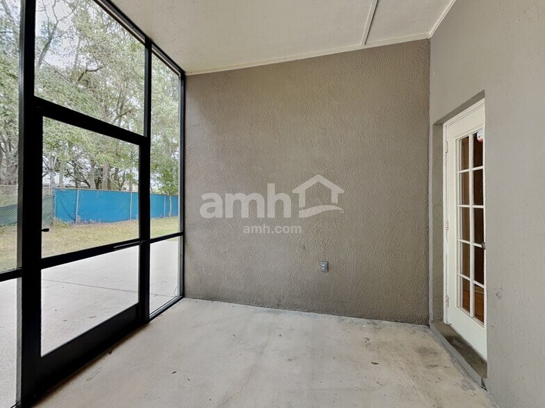 Building Photo - 22611 Roderick Dr