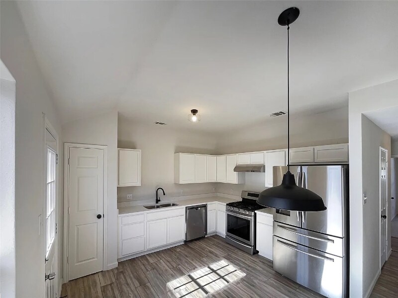 Building Photo - 1610 Cottonwood Ct