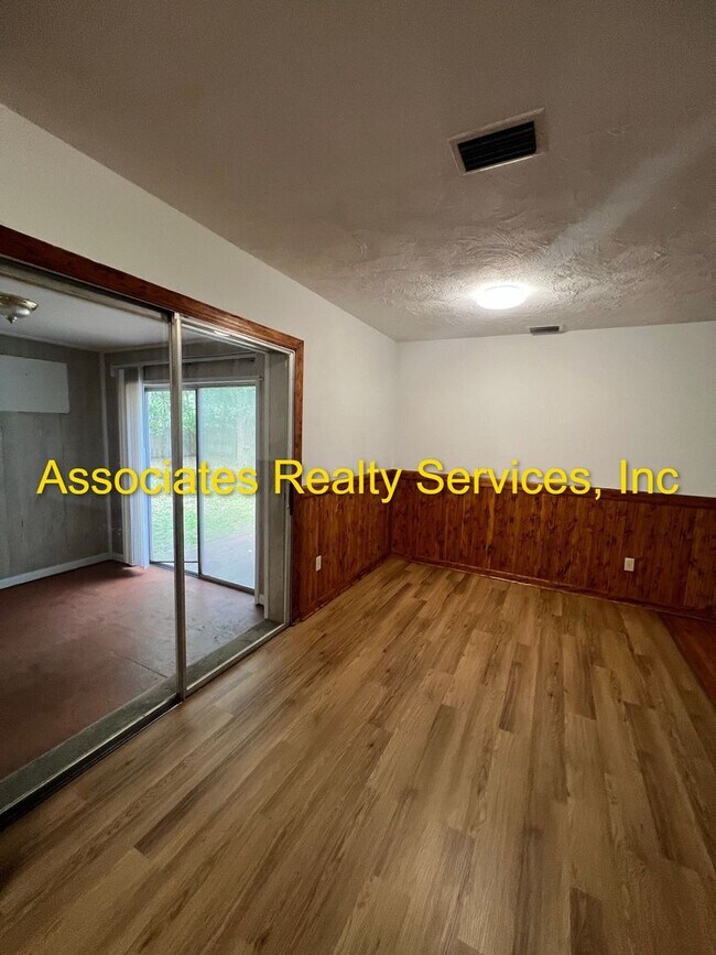 Building Photo - Great NW Location!
