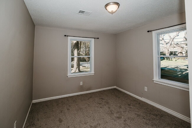 Building Photo - 3-Bedroom with 2 Full Baths Home in Charleston – Spacious 1,752 Sq