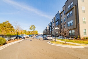Building Photo - 2707 Acadia Dr
