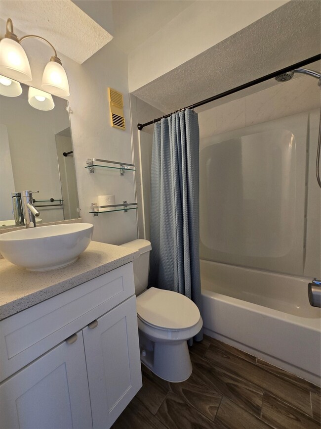 Building Photo - 11231 Briar Forest Dr