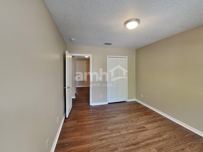 Building Photo - 15312 Starleigh Rd