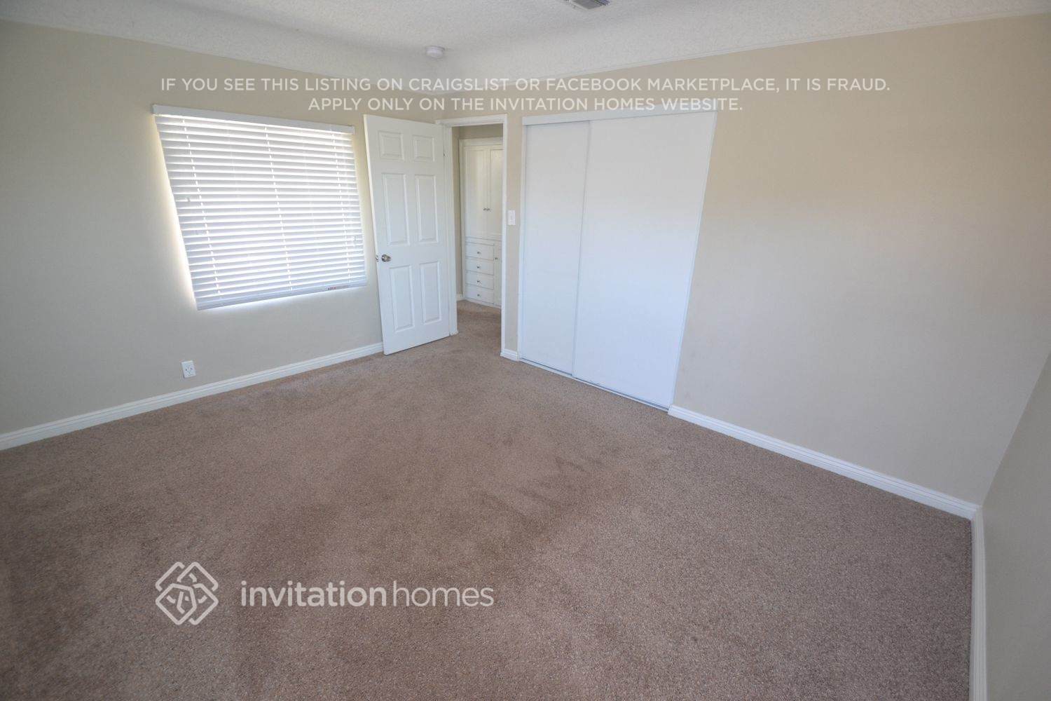 Building Photo - 836 W 109th Pl