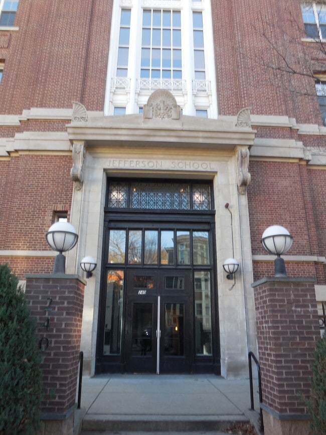 Building Photo - 240 Heath St