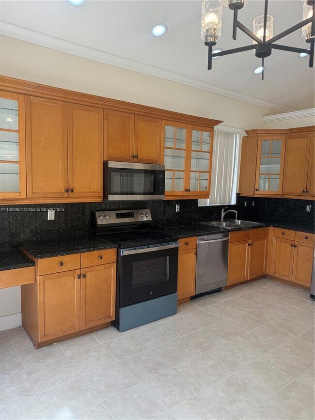 Building Photo - 4973 SW 163rd Ave