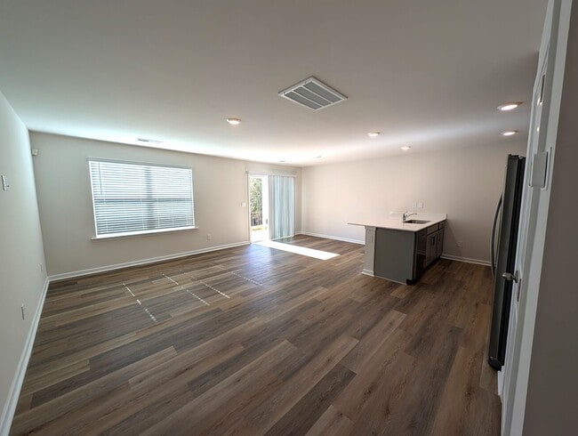 Building Photo - Gorgeous , New Townhome  located in Mallar...
