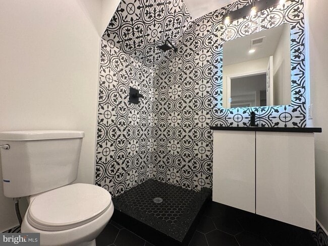 Building Photo - 411 Hampton Ct