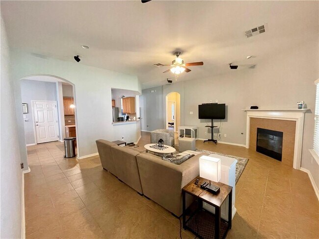 Building Photo - 501 King Eider Ln