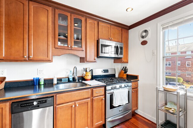 Building Photo - 1407 Belle View Blvd