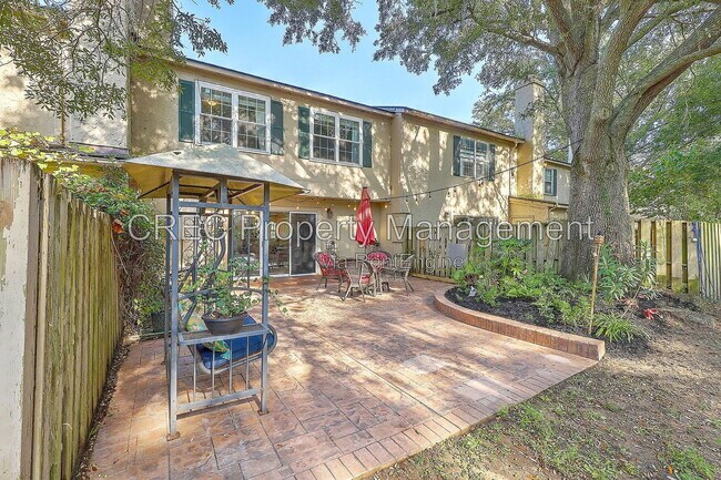 Building Photo - 2065 Emerald Terrace