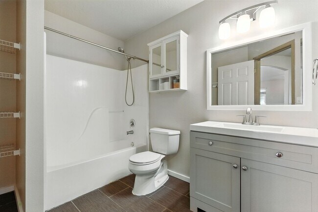 Building Photo - Charming 3 Bedroom Spokane Valley Home – A...