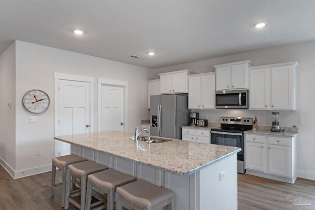 Building Photo - 5978 Forest Bay Ave