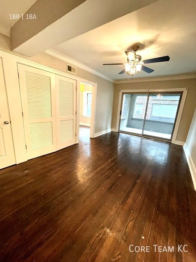 Building Photo - 710 W 48th St