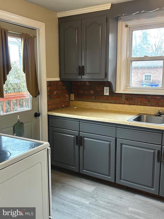 Building Photo - 325 Jefferson Ave