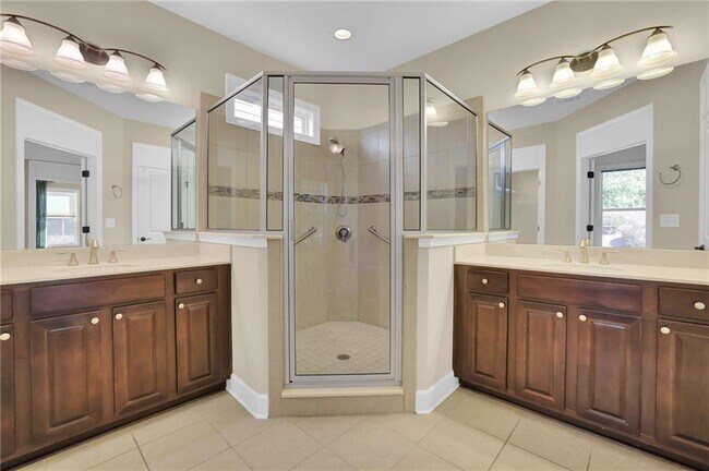 Building Photo - 3708 Majestic Oak Dr SW