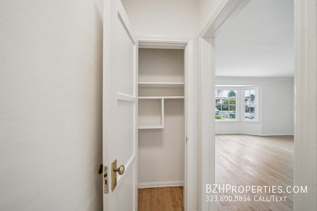 Building Photo - 1047 S Holt-