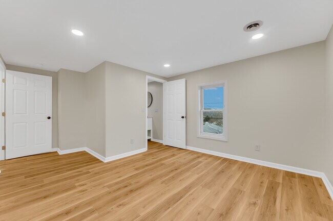 Building Photo - 1251 Richwood Ave