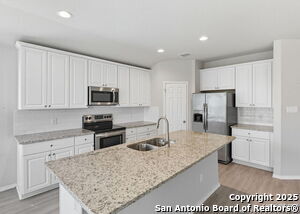 Building Photo - 221 Savage St